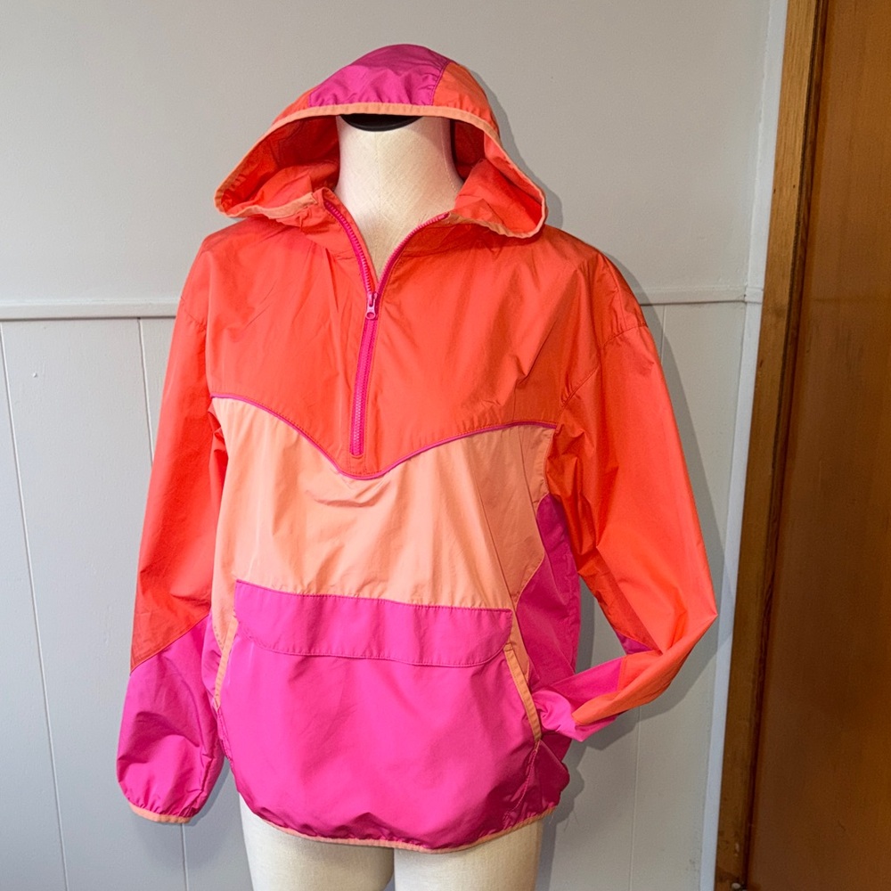 Wrangler all-terrain gear regular fit Women’s LARGE Colorful Hooded Windbreaker